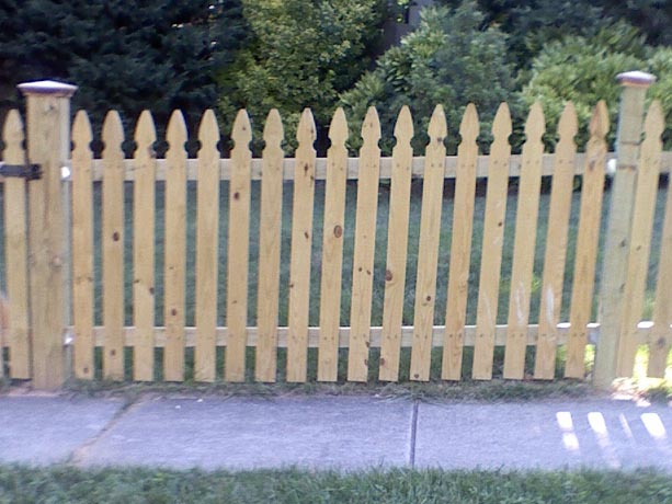 Colonial Gothic Picket Fence
