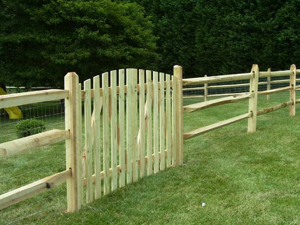 Three Hole Split Rail fence, Arched Gate with Wire Mesh for Pet Protection